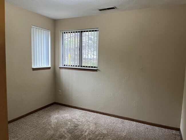 Building Photo - 122 Burke Ave