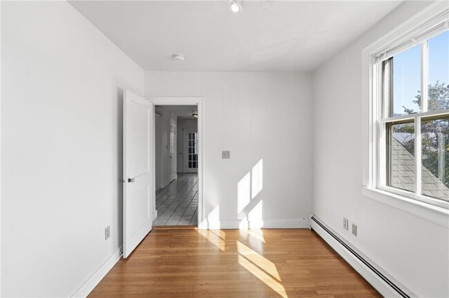 Building Photo - 686 Hope St