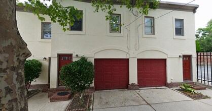 Building Photo - WONDERFUL 2 BEDROOM 1.5 BATH TOWNHOUSE W/ 1-CAR GARAGE!