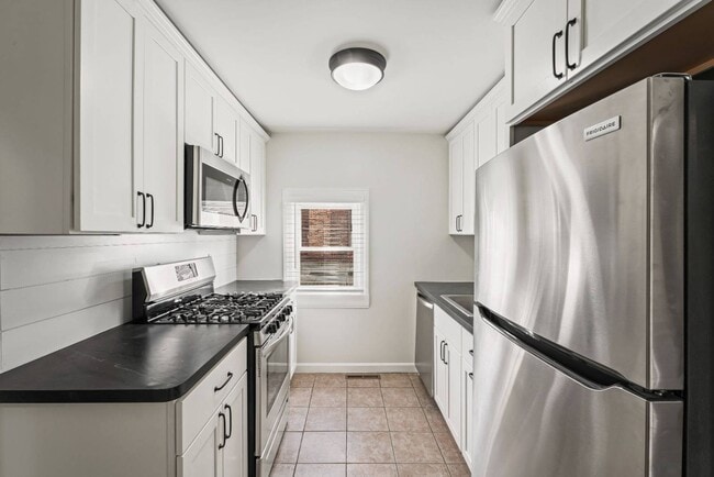Building Photo - 42 Saratoga Ave
