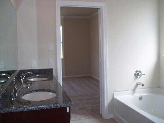 Building Photo - 422 Abbey Ln