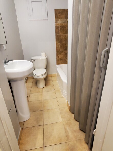 Building Photo - 177 W Parmenter St