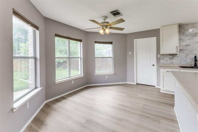 Building Photo - 2200 Milan Dr