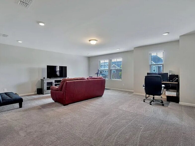 Building Photo - 5040 Sunflower Ln