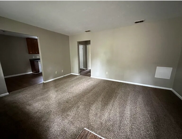 Building Photo - 1409 Shallow Brook