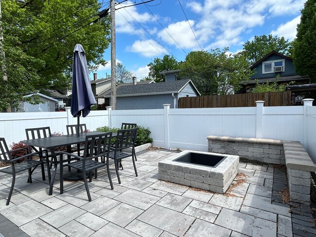Building Photo - Updated 4 Bed 3 Bath Highlands Bungalow