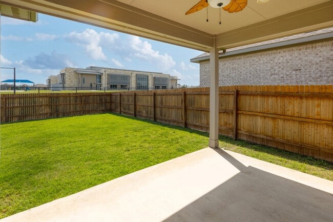 Building Photo - 125 Rangel Dr