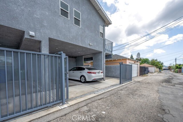 Building Photo - 6719 Vineland