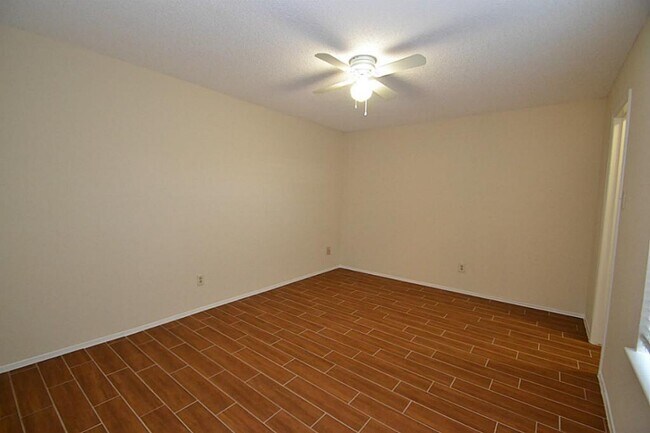 Building Photo - 13026 Wirevine Ln