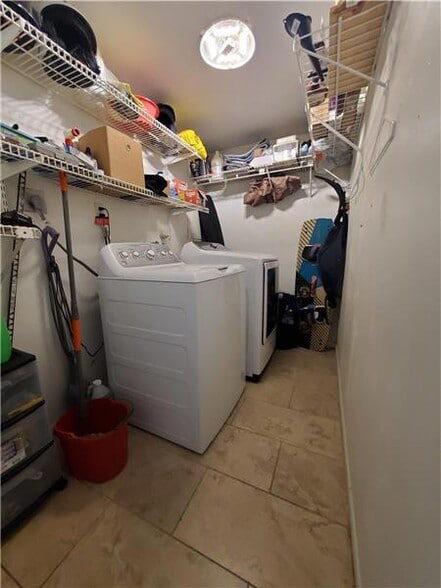 Building Photo - 558 SE 27th Terrace