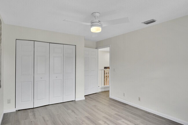 Building Photo - 3354 Greenview Terrace W