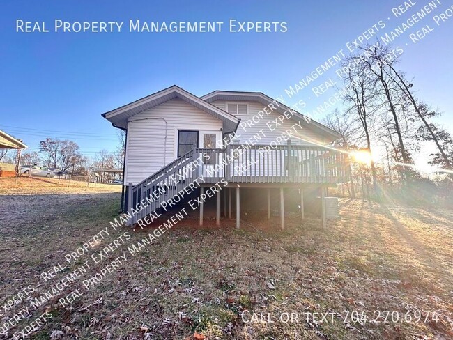 Building Photo - Charming 2BR/2BA Home in Statesville!