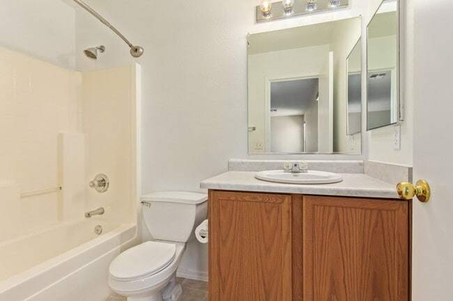 Building Photo - New Listing in El Mirage