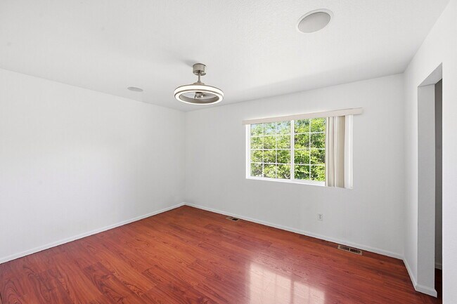 Building Photo - $2,345.95 with $1000 off the first month's rent, 3 Beds - 1 Bath, Single Family Home in Denver wi...