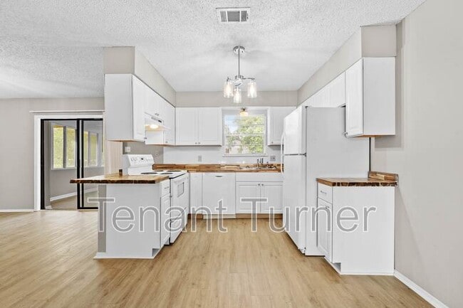 Building Photo - 329 Springdale Cir