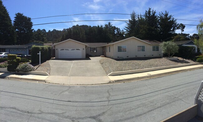 Building Photo - Great 3 Bedroom 3 Bath House in Monterey Fishermans Flats Neighborhood
