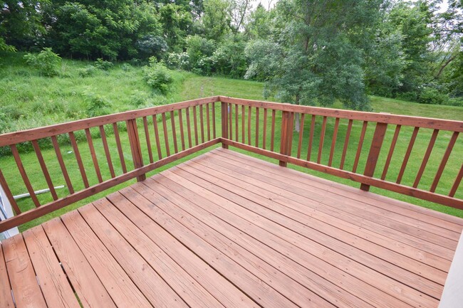 Building Photo - Private End-Unit Townhome with Walkout Basement