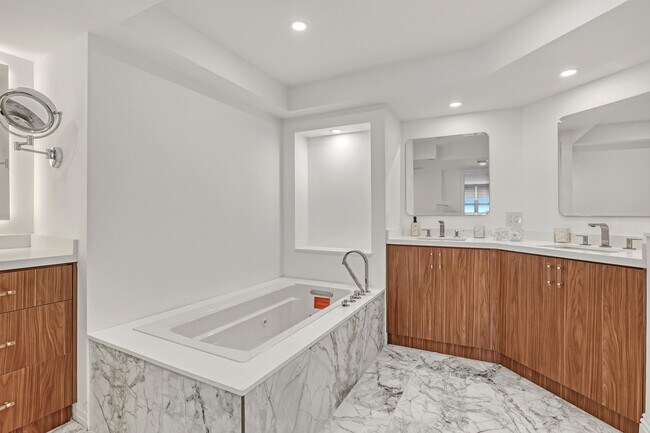 Building Photo - 5200 N Ocean Dr