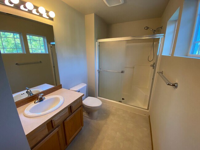 Building Photo - DuPont 3 bedroom home