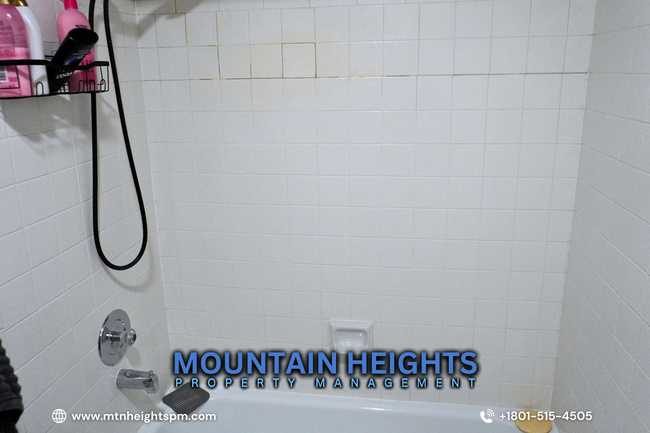Building Photo - 6841 Countrywoods Cir