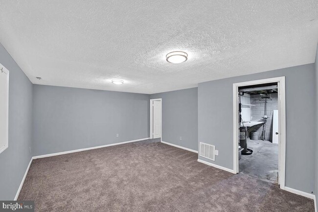 Building Photo - 801 High Plain Dr