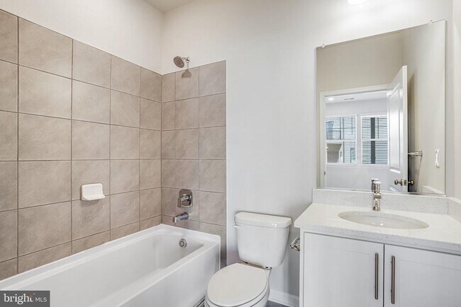 Building Photo - 421 Ensemble Wy