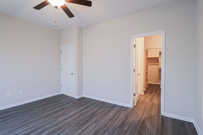 Building Photo - 2336 E Cheyenne Ct