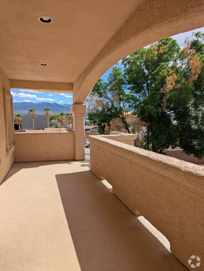 Building Photo - Sandstone Condo
