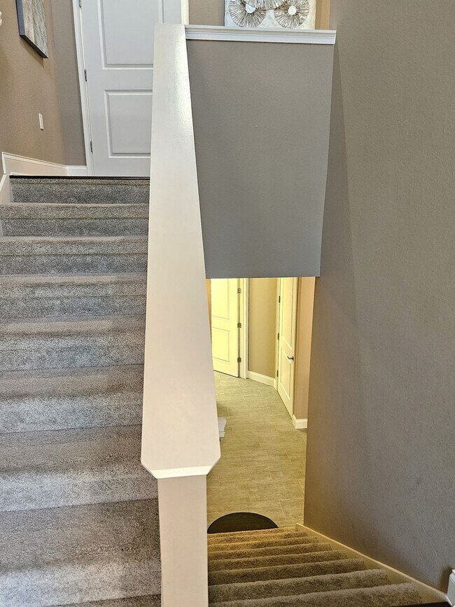 Building Photo - Seasonal Short-Term 2 Bedroom, 2.5 Bath Multi-Level Condo with Balcony and Patio located on Venic...