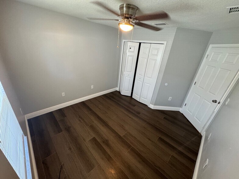 Building Photo - 375 Greenwich Ct