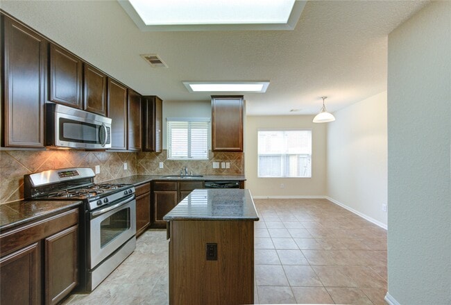 Building Photo - 14839 Fir Knoll Way