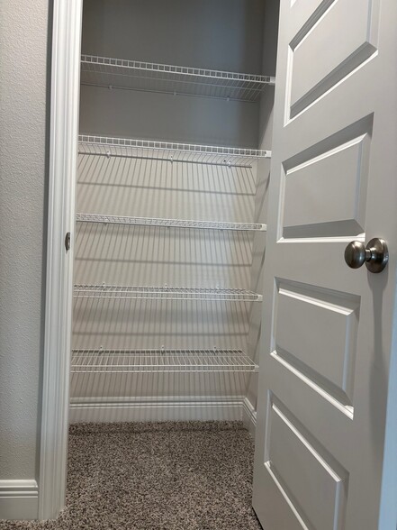 Building Photo - 4051 Pendragon Cir