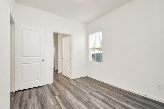 Building Photo - 7807 Royalwood Dr