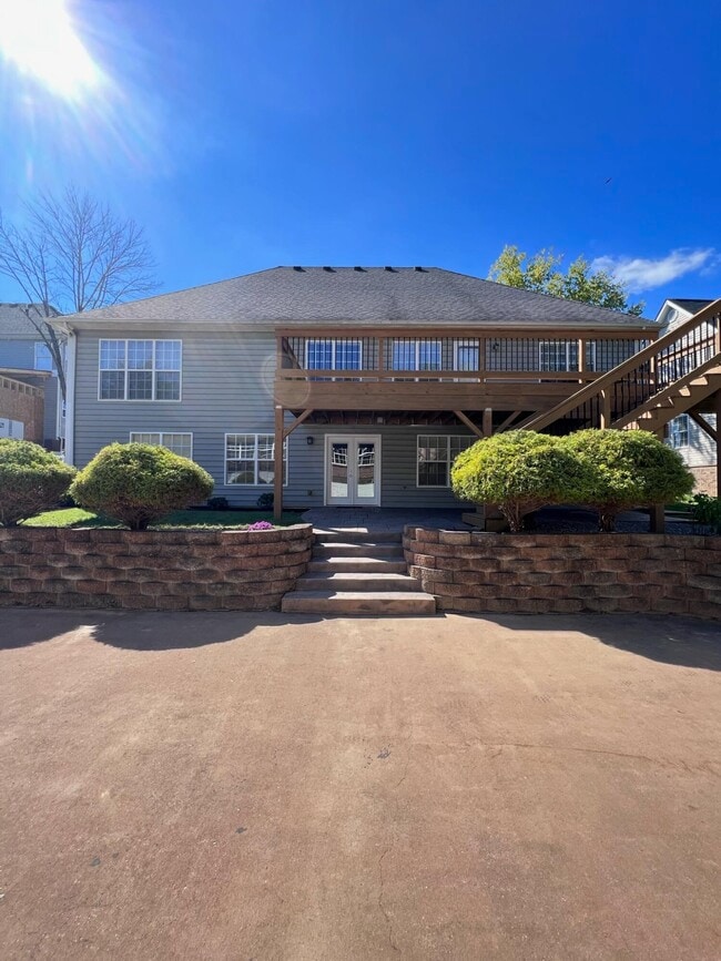 Building Photo - 212 Lakeside Dr