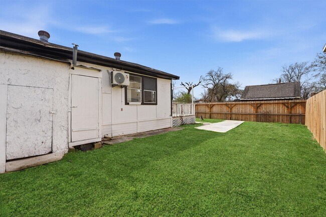 Building Photo - 3531 Cedar Hill Ln