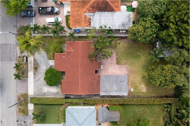 Building Photo - 3910 SW 2nd Terrace