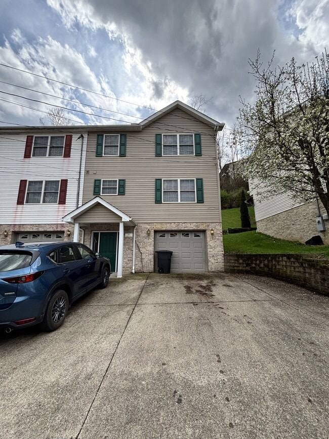 Building Photo - 864 Tremont St