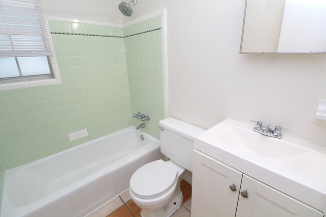 Building Photo - Affordable 2BR Duplex Near UWF — All Tile,...