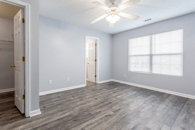 Building Photo - 7220 Oakley Ct