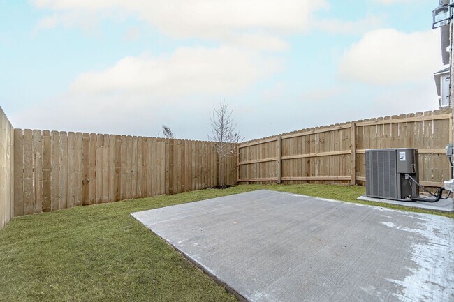 Building Photo - Welcome to the modern Townhomes in Bentonville