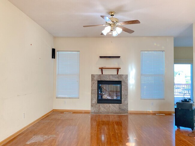 Building Photo - Stunning 5 bedrooms and 3 bathrooms in Wal...