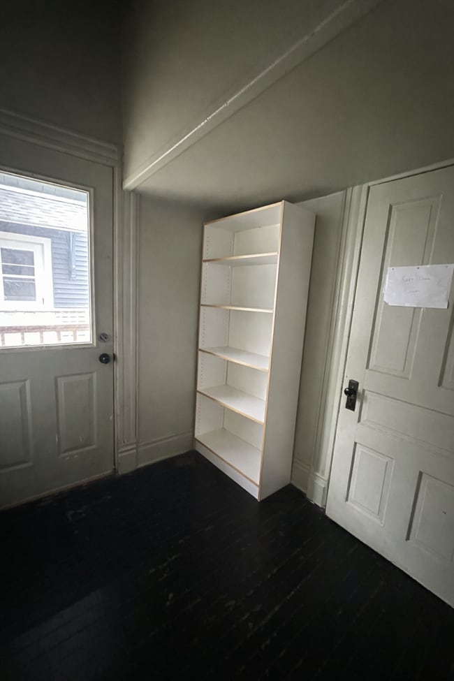 Building Photo - Amazing 4 Bed 2 Bath close to UWEC!