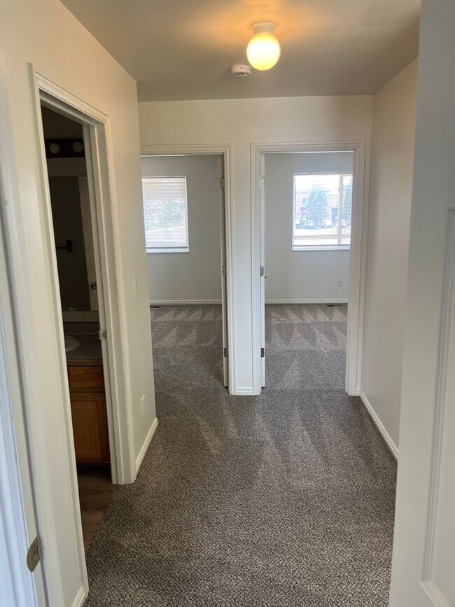 Building Photo - Baggs Pleasant Grove Duplex