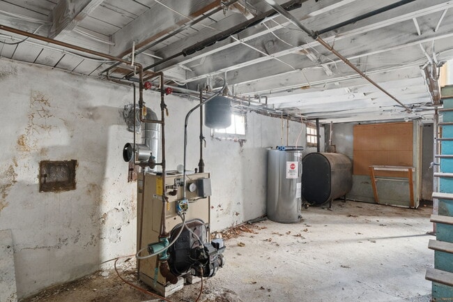 Building Photo - 37 1/2 South St