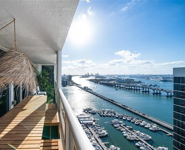 Building Photo - North Bayshore Drive, Miami, FL 33132 - 3 BR 2.5 BA condo