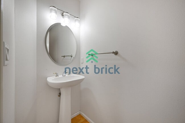 Building Photo - Lovely 4-bedroom + bonus room, 2.5-bath cul-de-sac home