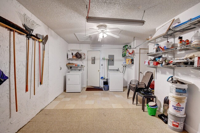 Building Photo - 14425 Amapola Way