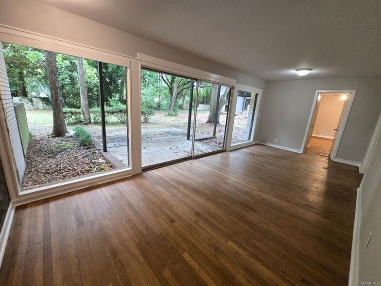 Building Photo - 3723 Wesley Dr