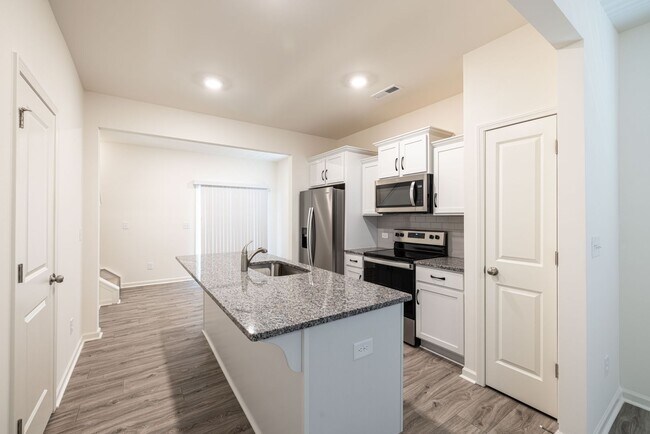 Building Photo - BEAUTIFUL End Unit 2 Bedroom Townhome in Pineville - MOVE IN READY MARCH 2026