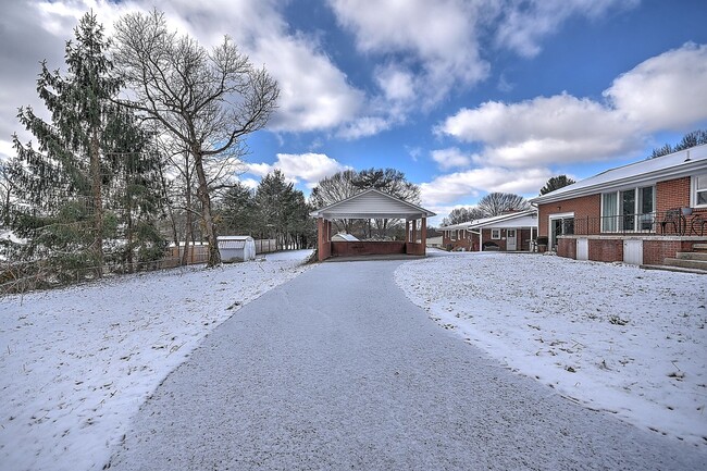 Building Photo - Dogwood Johnson City